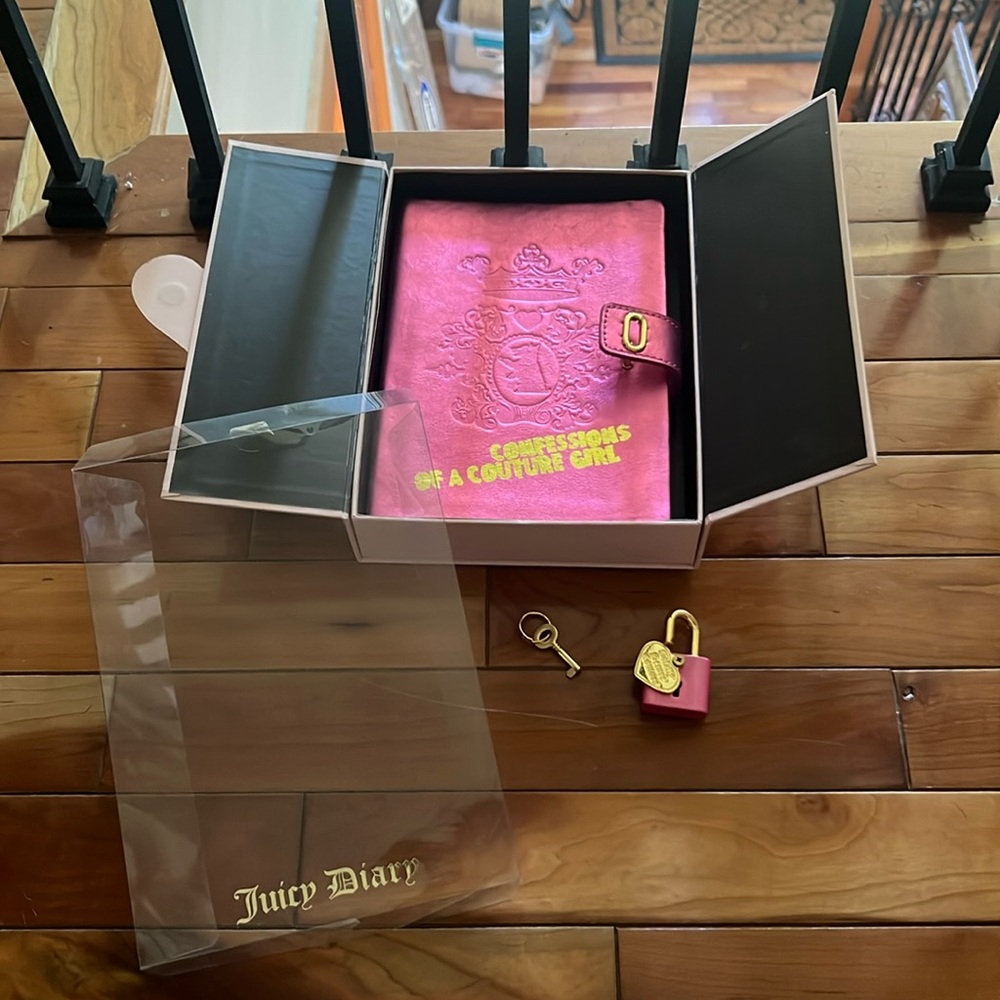 RARE JUICY COUTURE DIARY BOOK WITH LOCK AND KEY NEW IN BOX!! “Juicy Diary”